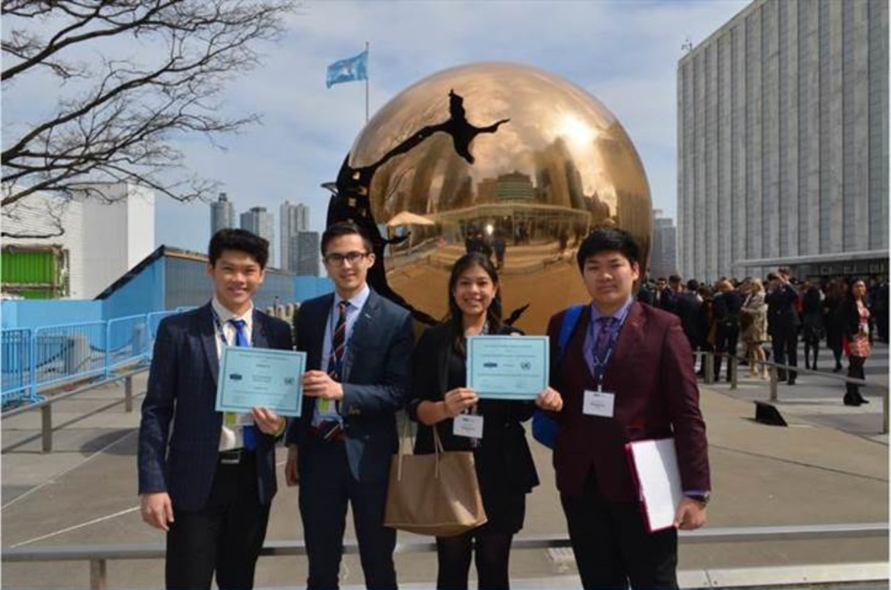 vancouver students winning an award at national model united nations