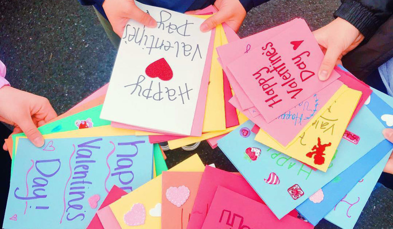 Alpha Sigma Tau Sorority (Metro) sends Valentine’s Day cards to veterans.