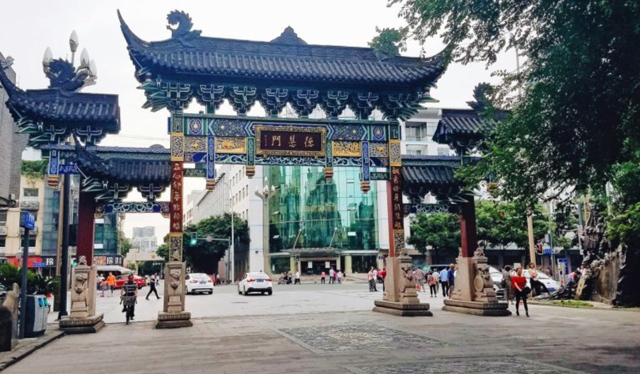 Students have downtime between classes and interning, and often choose to use it to explore local neighborhoods in Chengdu.