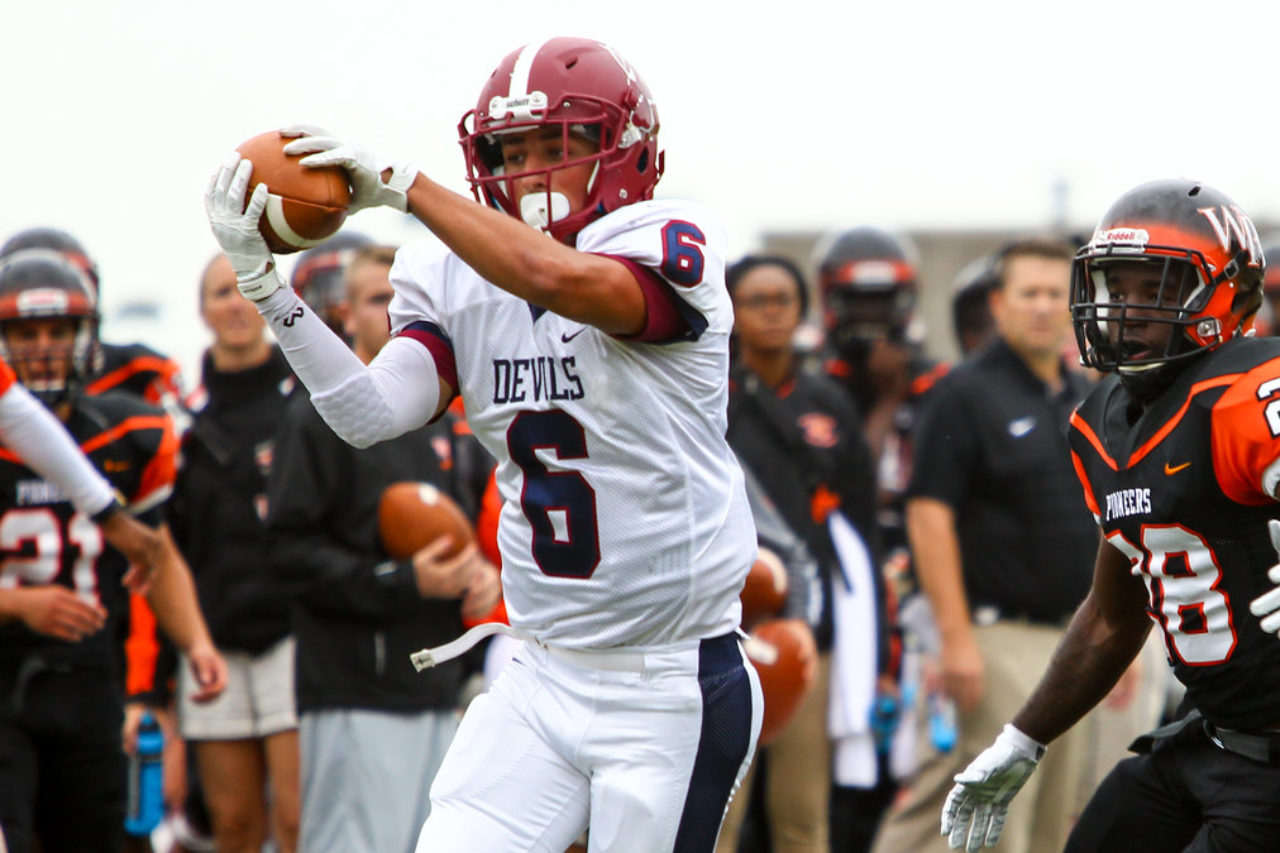 Senior wide receiver Mike Panzarino makes a catch.