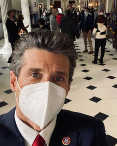 Patrick Dempsey takes a selfie in FDU's Hennessy Hall.