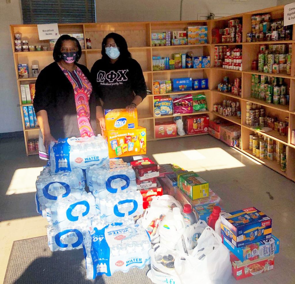 Lisa Jefferson and Lisa Monet Jefferson drop off donations.