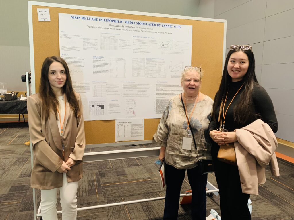 Bisera Lozanovska, Alice Benzecry, and Jennifer Song presenting research on “Nisin Release in Lipophilic Media Modulated by