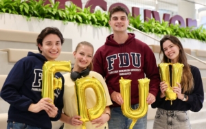students holding fdu balloons